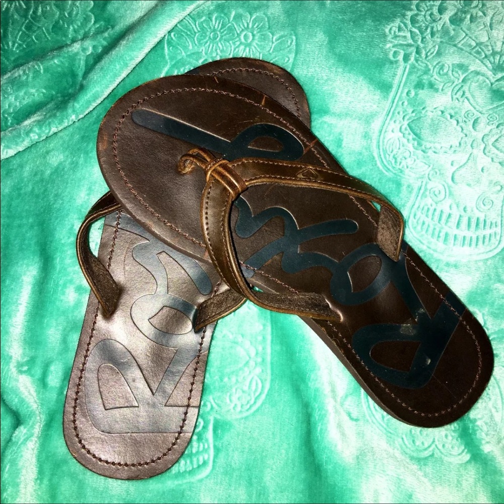 Roxy flip flops